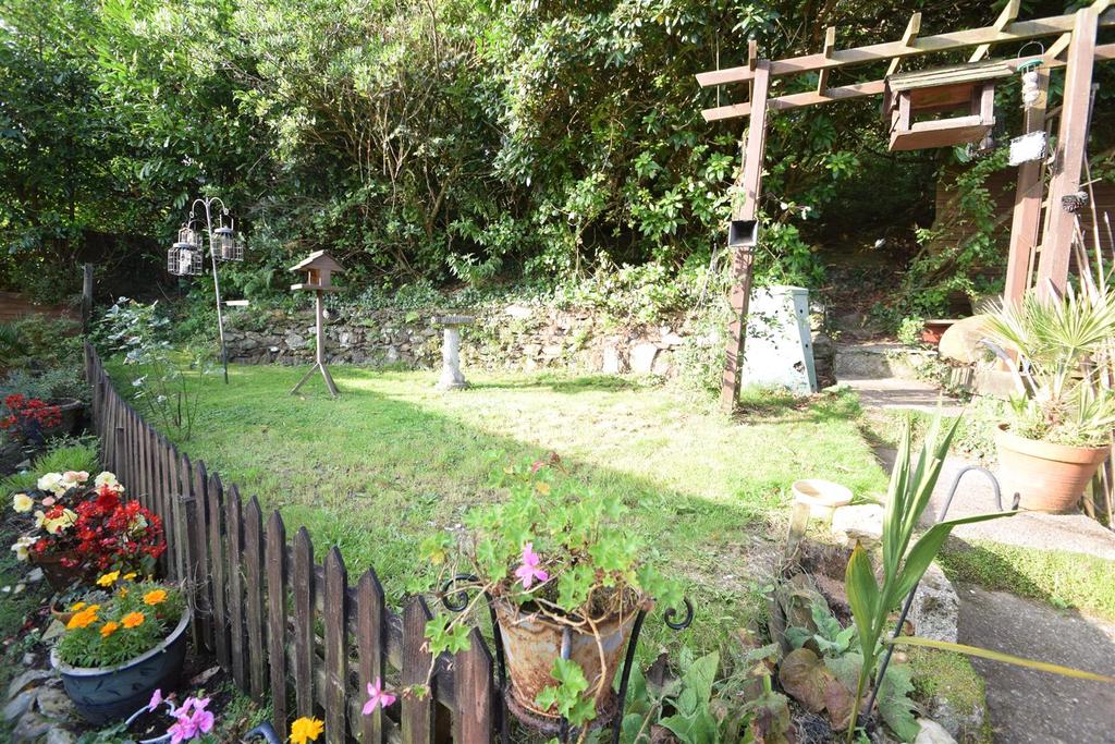 Raised side garden/studio