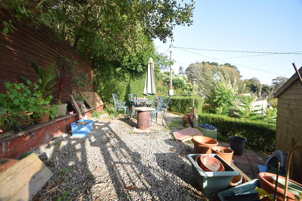 Raised side garden
