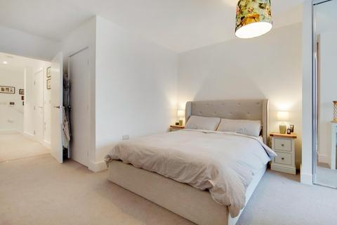 4 Anderson Square, London, E3 3XN