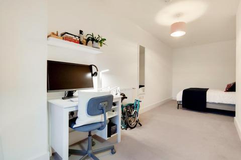 4 Anderson Square, London, E3 3XN