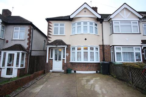 101 Elmstead Gardens, Worcester Park, KT4 7BG