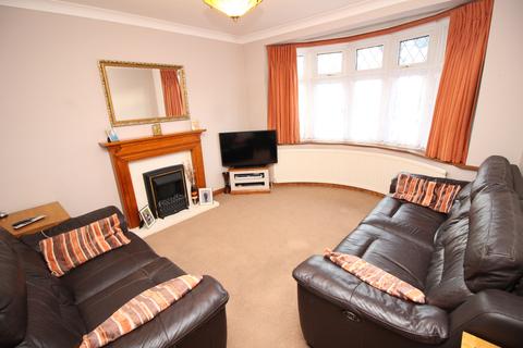 101 Elmstead Gardens, Worcester Park, KT4 7BG