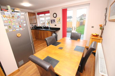 101 Elmstead Gardens, Worcester Park, KT4 7BG