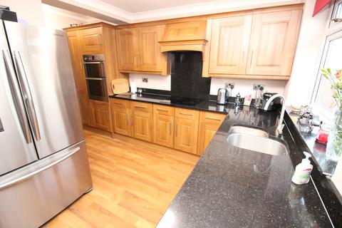 101 Elmstead Gardens, Worcester Park, KT4 7BG