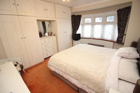 101 Elmstead Gardens, Worcester Park, KT4 7BG
