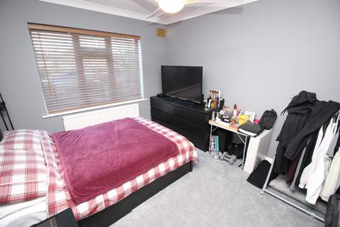 101 Elmstead Gardens, Worcester Park, KT4 7BG
