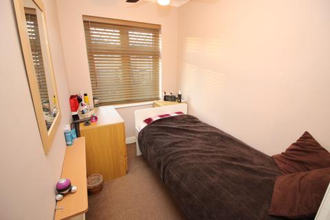 101 Elmstead Gardens, Worcester Park, KT4 7BG