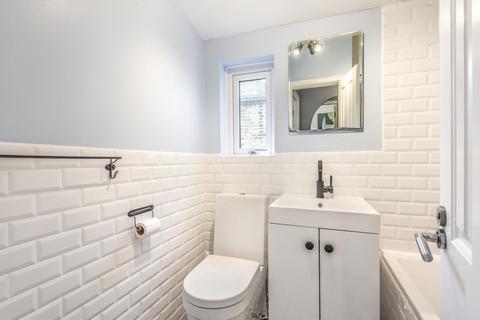 29 Belvoir Road, London, SE22 0QY