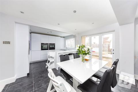 8 Cawkwell Close, Chelmsford, CM2 6SG