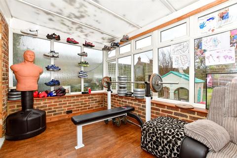 40 Brattle, Woodchurch, Ashford, TN26 3SW
