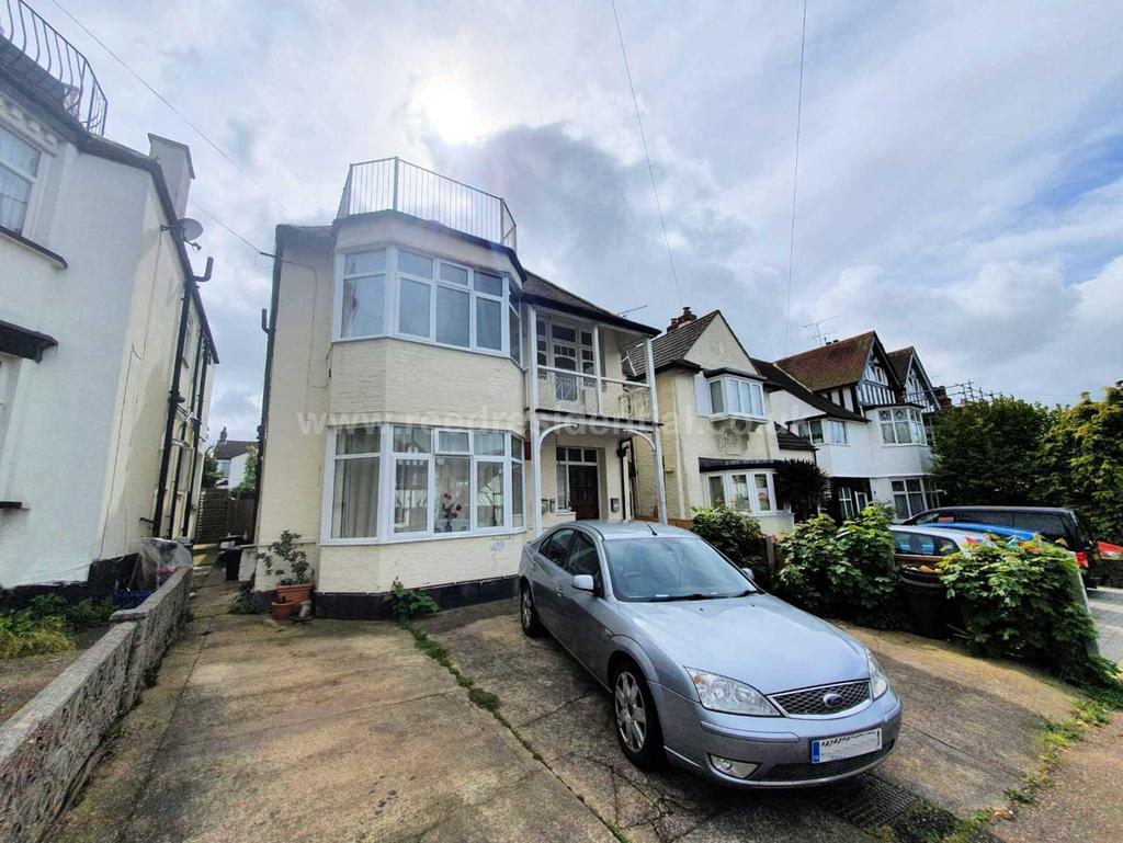 Ailsa Road, WestcliffOnSea 2 bed flat £230,000