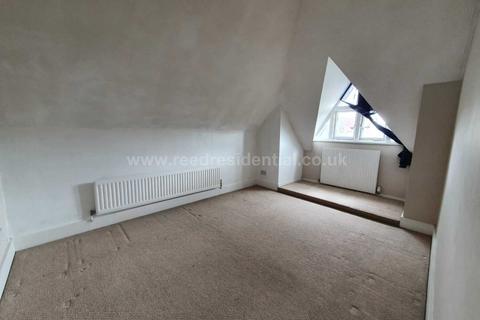 12c Ailsa Road, Westcliff-on-sea, SS0 8BL