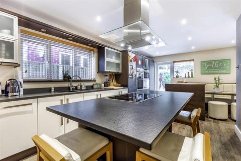11 Acresbrook, Stalybridge, SK15 2QT