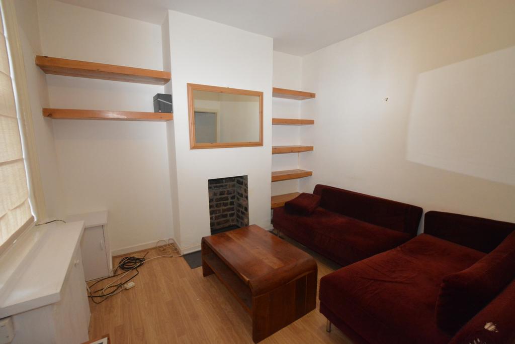 Mitford Street, Stretford, M32 2 bed terraced house £795 pcm (£183 pw)
