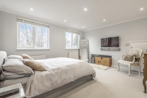 35 Stanton Road, London, SW20 8RW
