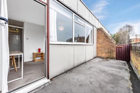 52 Lydney Close, London, SW19 6JN