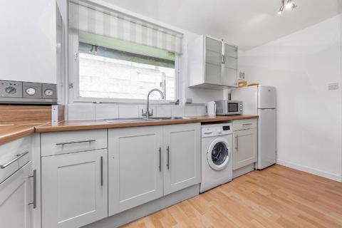52 Lydney Close, London, SW19 6JN
