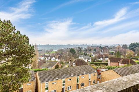 52 Lydney Close, London, SW19 6JN