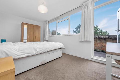 52 Lydney Close, London, SW19 6JN