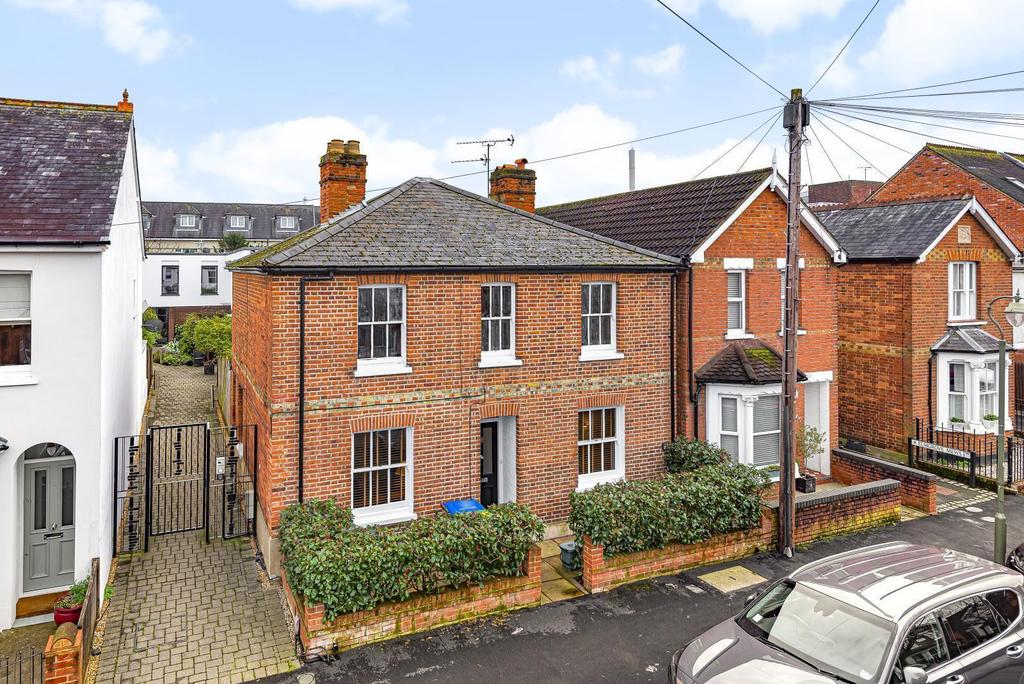 Elmgrove Road, Weybridge, KT13 2 bed £350,000