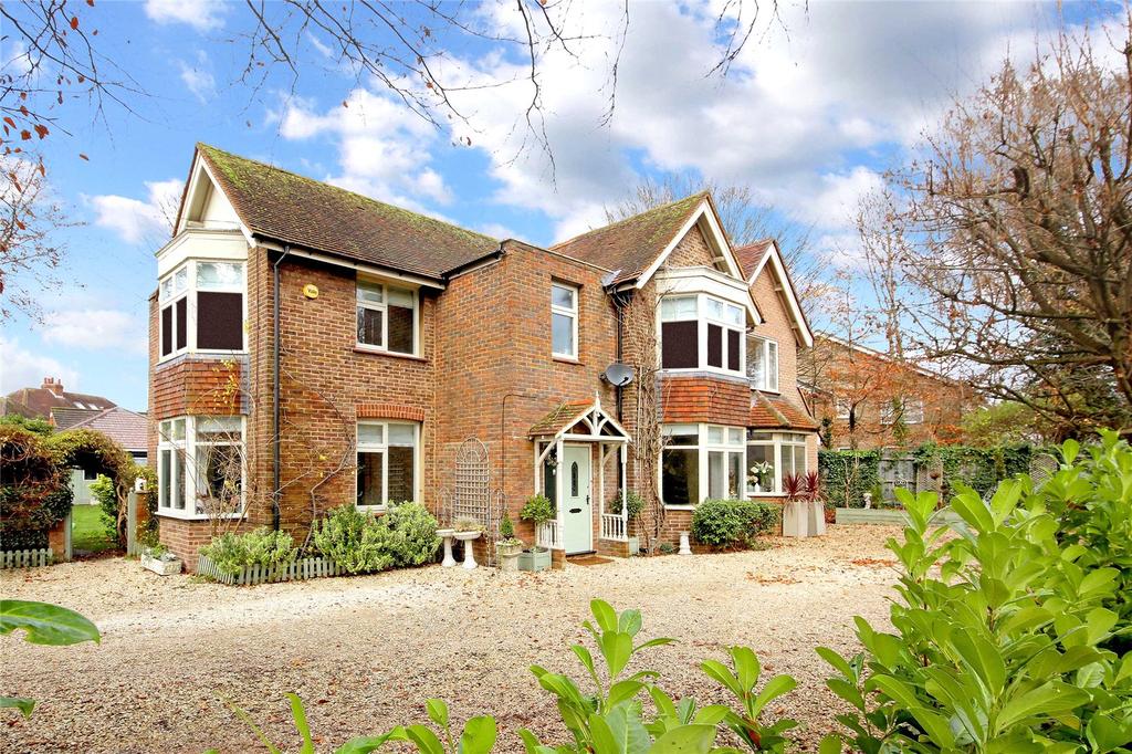 Holtspur Lane, Wooburn Green, HP10 4 bed detached house £3,100 pcm (£