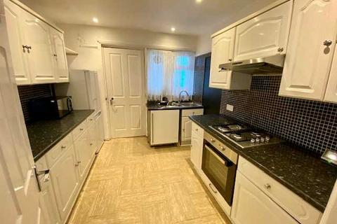 2 bedroom apartment to rent, Brighton Road, Lancing