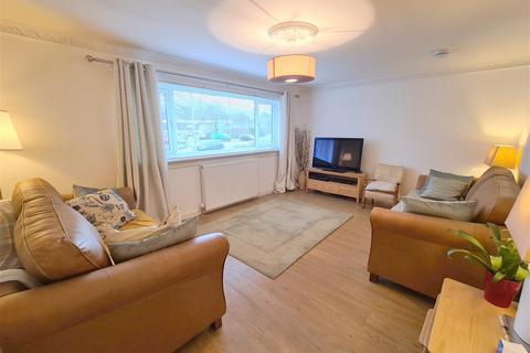 3 bedroom terraced house to rent, Shawholm Crescent, Pollokshaws, Glasgow
