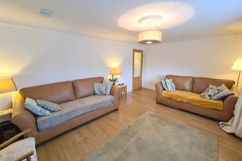 3 bedroom terraced house to rent, Shawholm Crescent, Pollokshaws, Glasgow