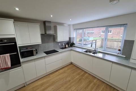 3 bedroom terraced house to rent, Shawholm Crescent, Pollokshaws, Glasgow
