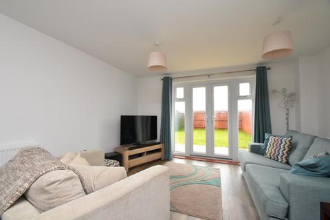 37 Abbott Way, Holbrook, Ipswich, IP9 2FG