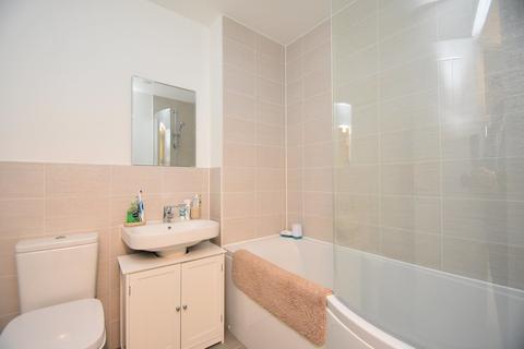 37 Abbott Way, Holbrook, Ipswich, IP9 2FG
