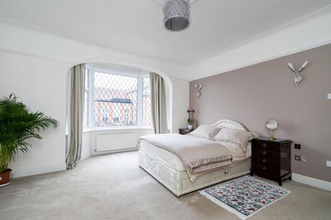 76 Redbridge Lane West, London, E11 2LA