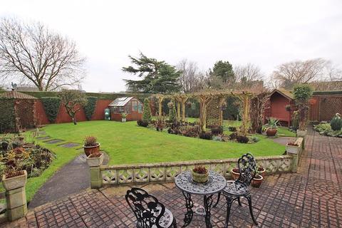 8 Great Coates Road, Healing, Grimsby, DN41 7QS