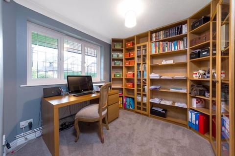 3 Squires Field, Hextable, Swanley, BR8 7QY
