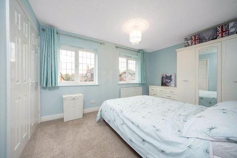 3 Squires Field, Hextable, Swanley, BR8 7QY