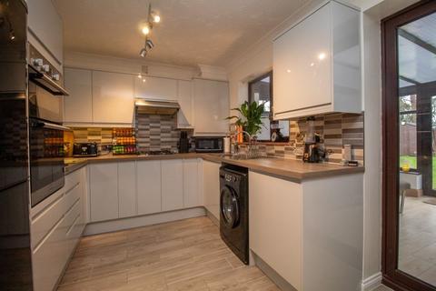 18 Coopers Close, Taverham, Norwich, NR8 6QZ