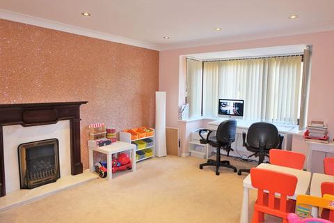 1 Thistle Down Close, Sutton Coldfield, B74 3EE