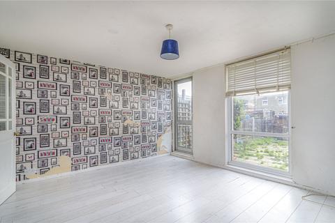 59 Lucerne Way, Romford, RM3 8BS