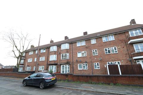 17 Faymore Gardens, South Ockendon, RM15 5NW