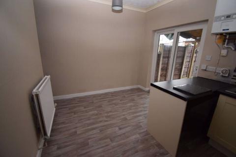 2 bedroom terraced house to rent, Oxford Street, Leigh