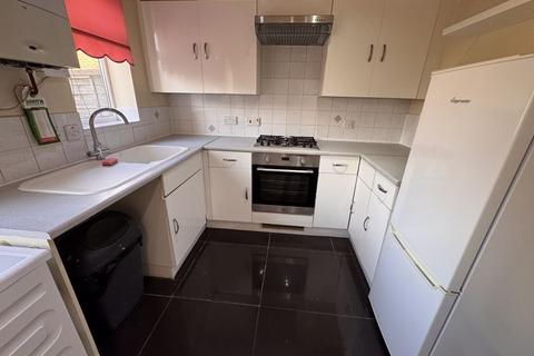 3 bedroom semi-detached house to rent, Linden Drive, Bristol
