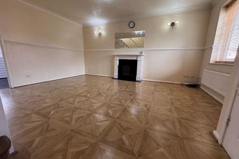 3 bedroom semi-detached house to rent, Linden Drive, Bristol