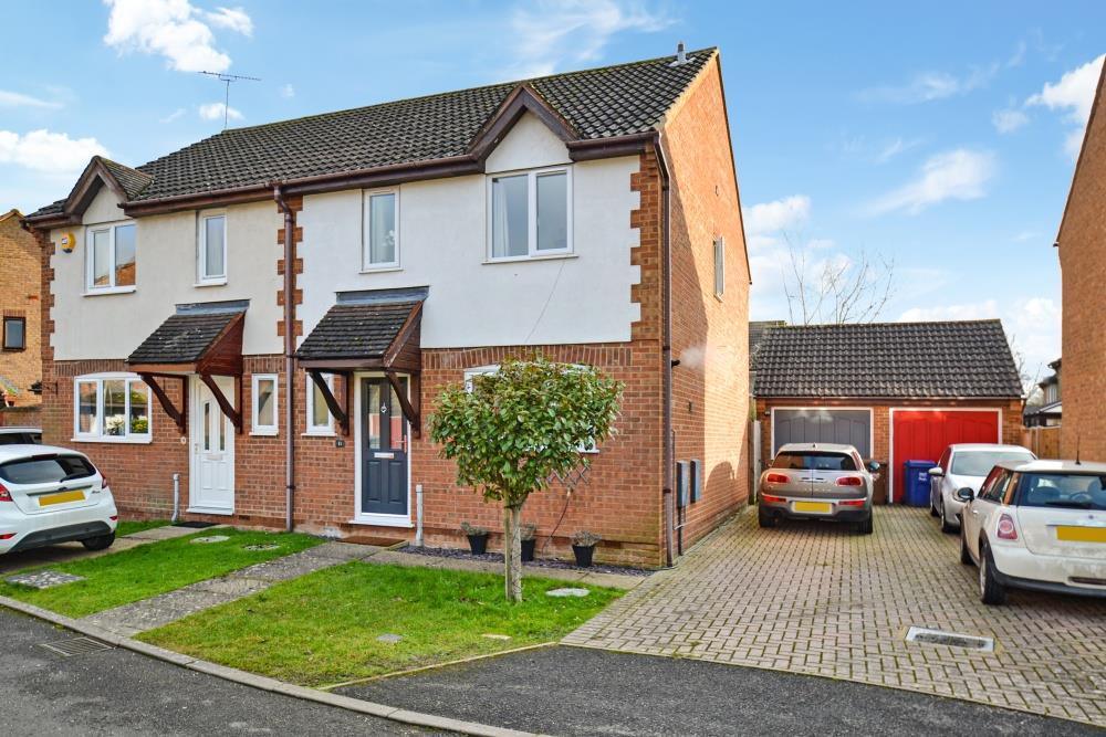 Lapwing Close, Bicester 3 bed semidetached house £335,000