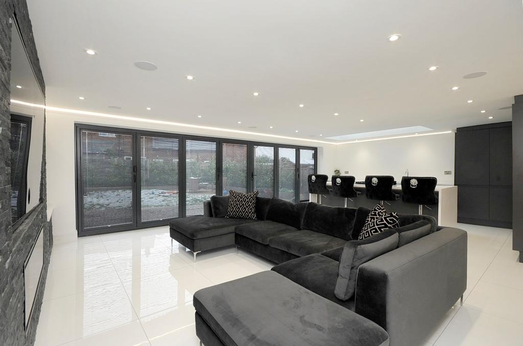 Bowden Close, Culcheth, Warrington, WA3 4 bed detached house £675,000