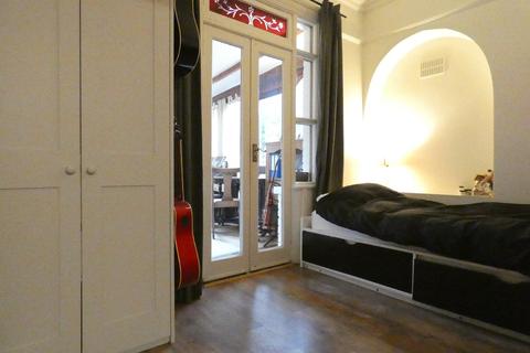 55 Milton Road, London, W7 1LQ