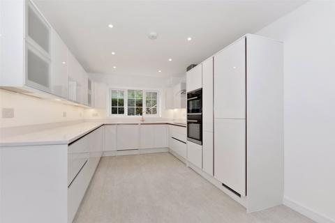 4 bedroom detached house to rent, Valley Road, Henley-On-Thames, RG9