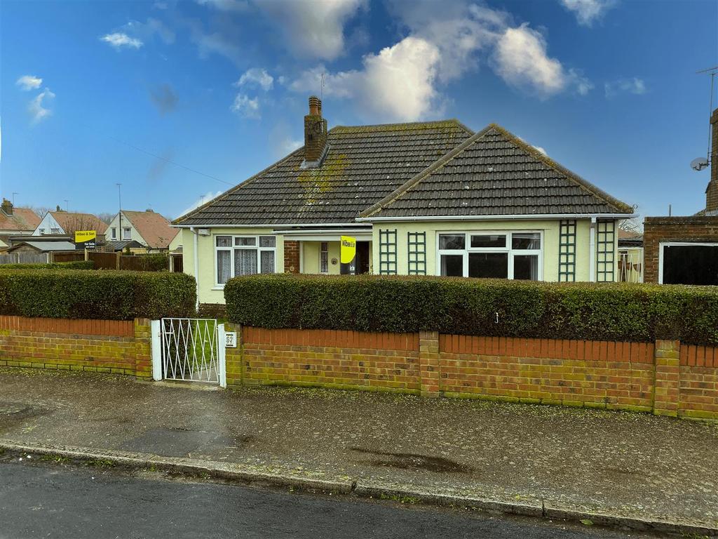 Oakdale Road, Herne Bay 3 bed bungalow £365,000