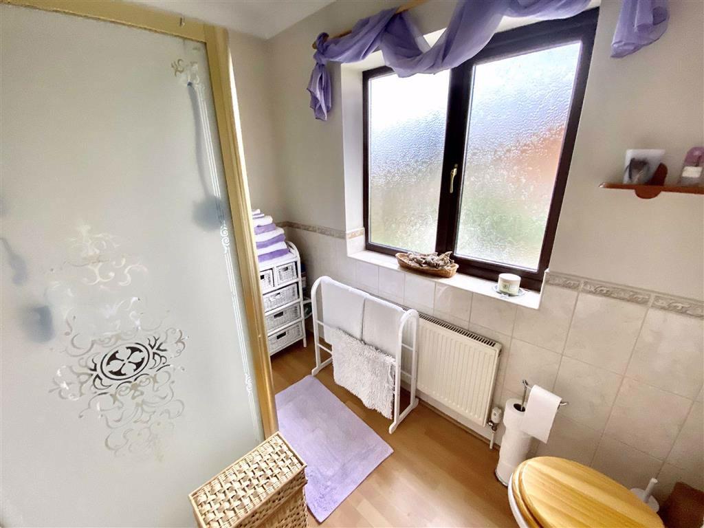 En suite shower