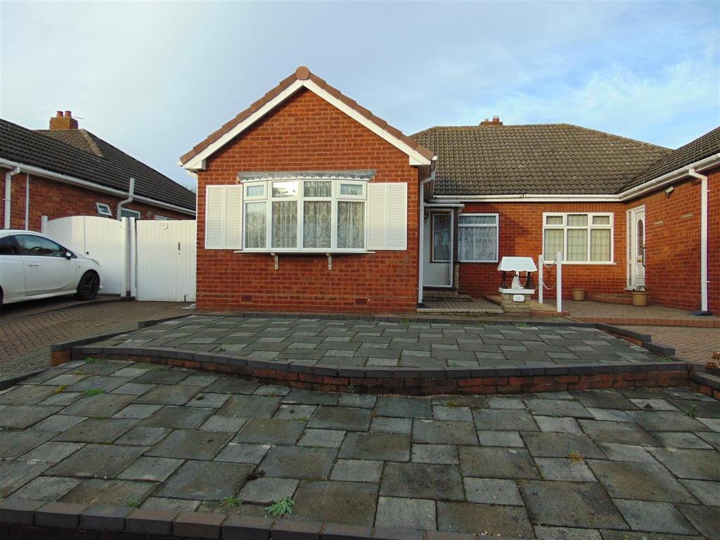 Hallcroft Way, Aldridge 3 bed semidetached bungalow £269,950