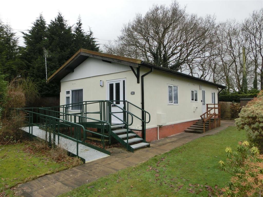 The Lawns, Hillcrest Park, Wythall 3 bed park home £155,000